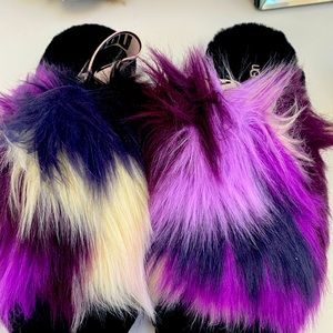 New without box UGG fluffy slippers authentic